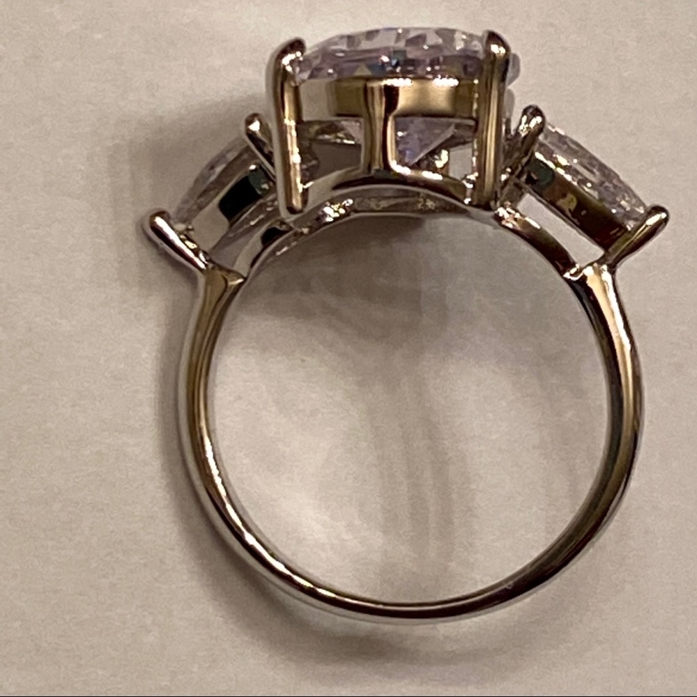 silver toned teardrop stone ring - Picture 3 of 4